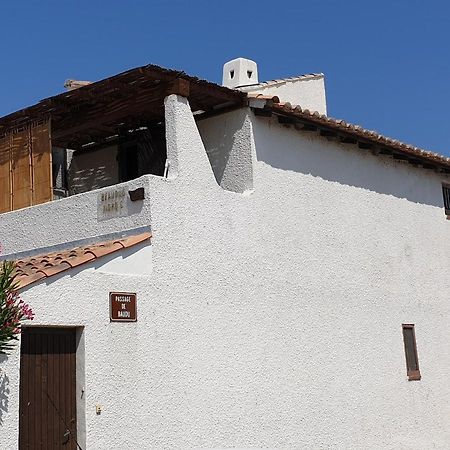 Studio Des Saintes Luaran gambar