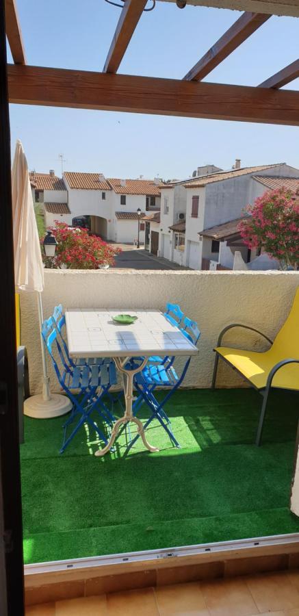 Studio Des Saintes Luaran gambar