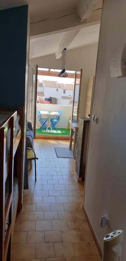Studio Des Saintes Luaran gambar